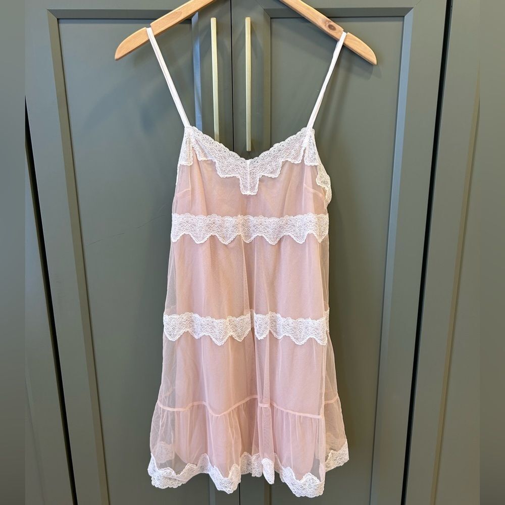 Victoria’s Secret Light Pink Lace Trim 2 Piece Nightgown